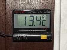 225px-Digital_thermometer